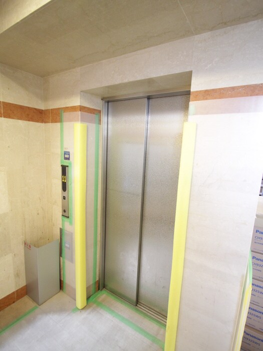 物件外観写真4　(エントランス部分)