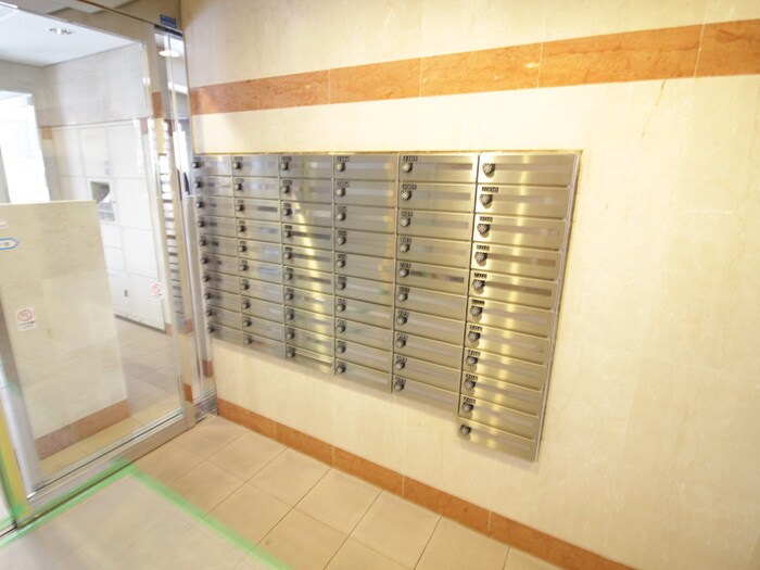 物件外観写真5　(エントランス部分)