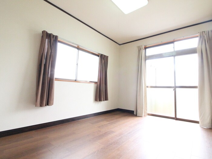 物件内観写真4　(居室)