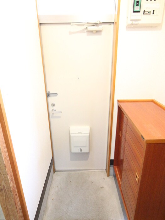 物件内観写真6　(玄関)