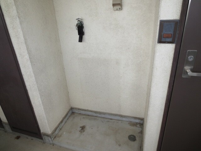 物件内観写真11　(洗濯機置場)