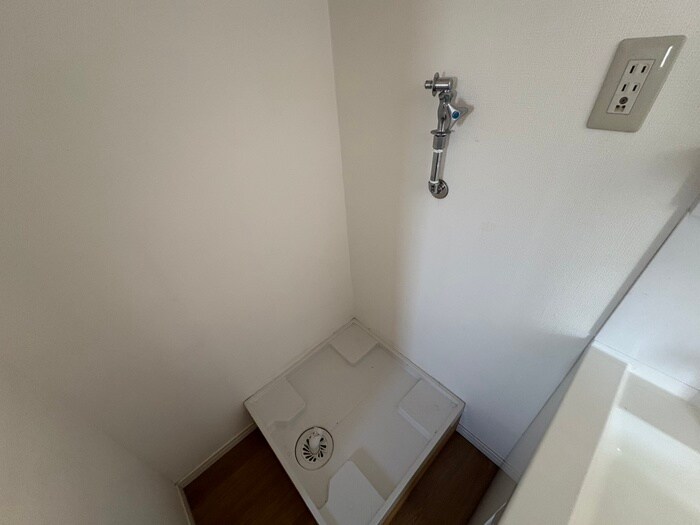 物件内観写真11　(洗濯機置場)