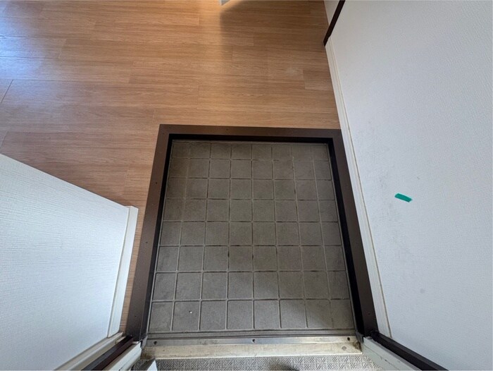 物件内観写真16　(玄関)