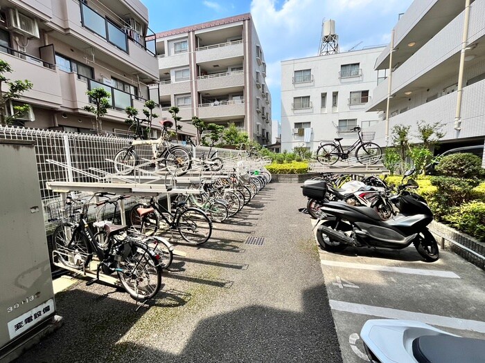 物件外観写真5　(駐輪場)