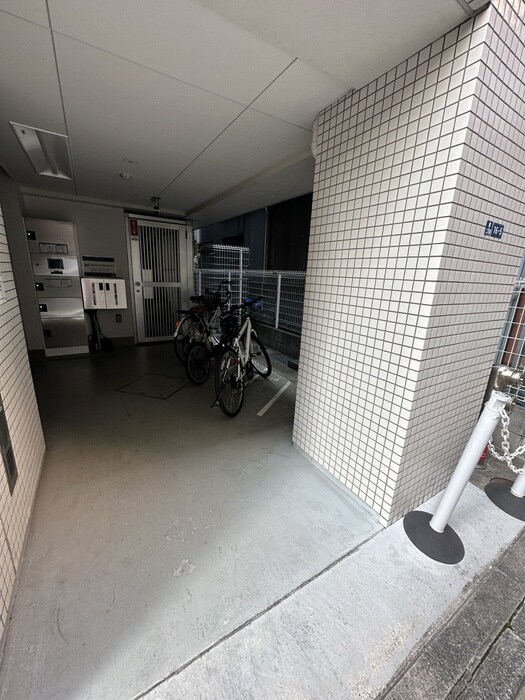 物件外観写真4　(駐輪場)