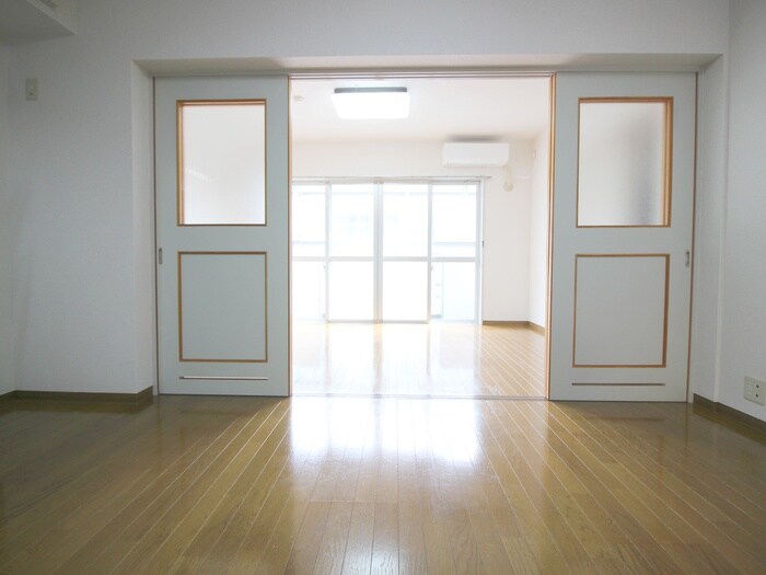 物件内観写真9　(室内からの展望)