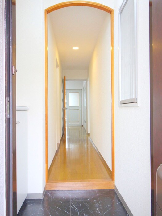 物件内観写真10　(玄関)