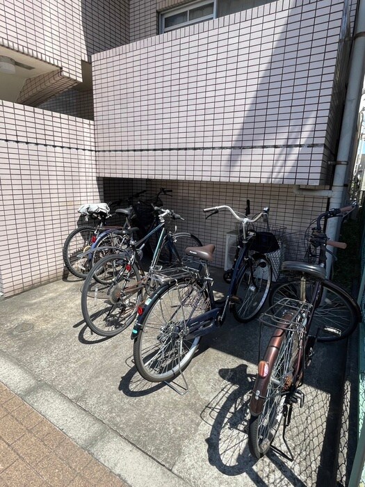 物件外観写真3　(駐輪場)