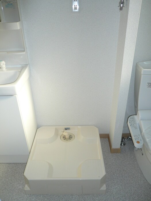 物件内観写真11　(洗濯機置場)