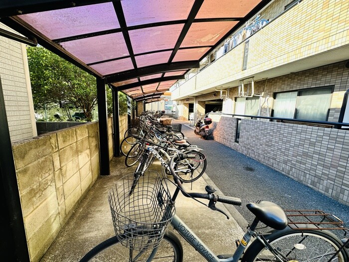 物件外観写真5　(駐輪場)
