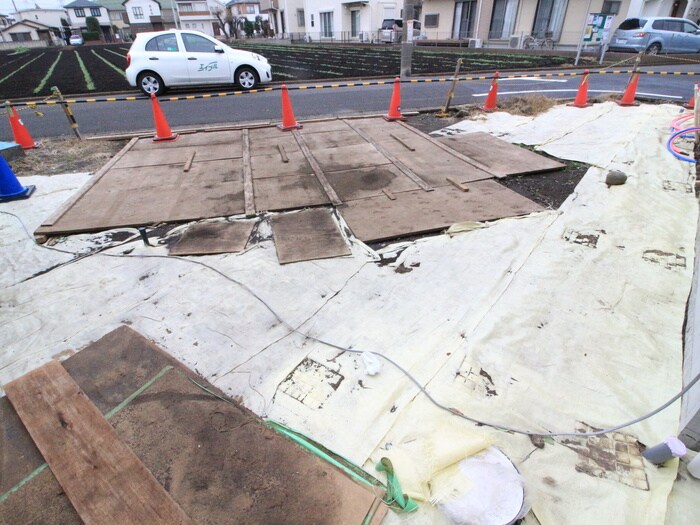 物件外観写真3　(駐車場)