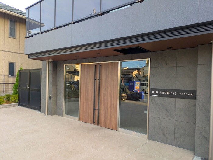 物件外観写真3　(エントランス部分)