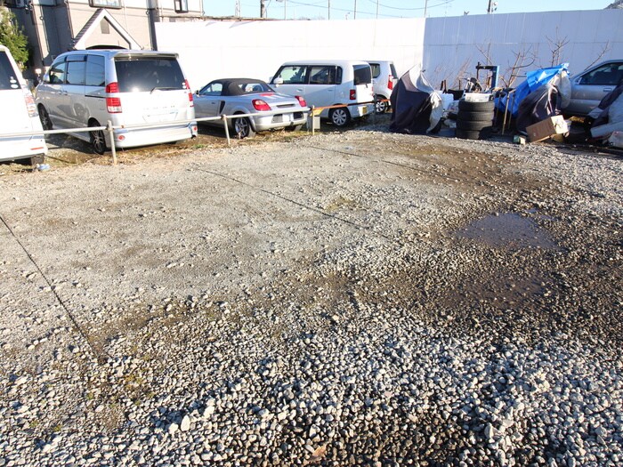 物件外観写真6　(駐車場)