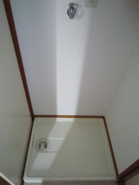 物件内観写真12　(洗濯機置場)