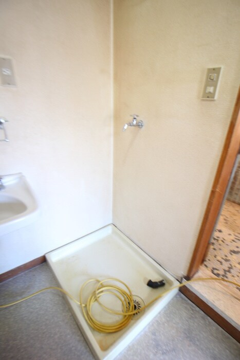 物件内観写真11　(洗濯機置場)