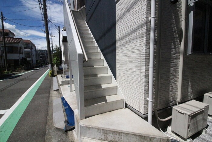 物件外観写真5　(エントランス部分)