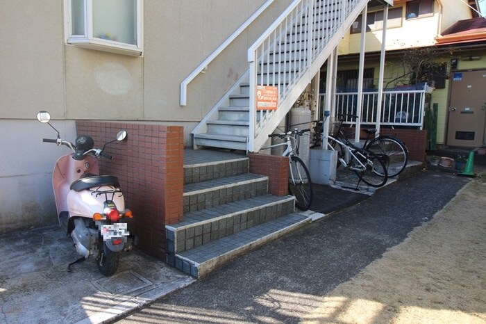 物件外観写真3　(駐輪場)