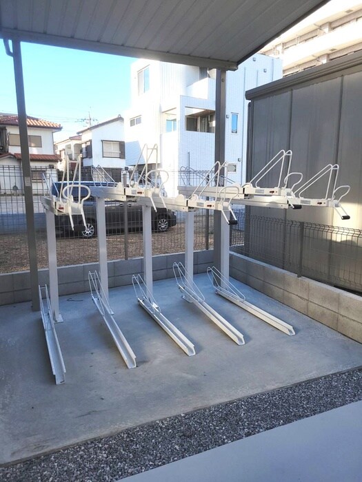 物件外観写真4　(駐輪場)