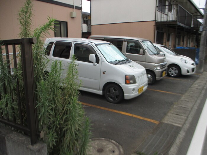 物件外観写真5　(駐車場)