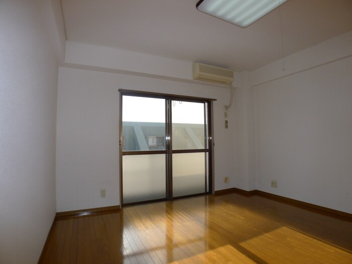 物件内観写真8　(室内からの展望)