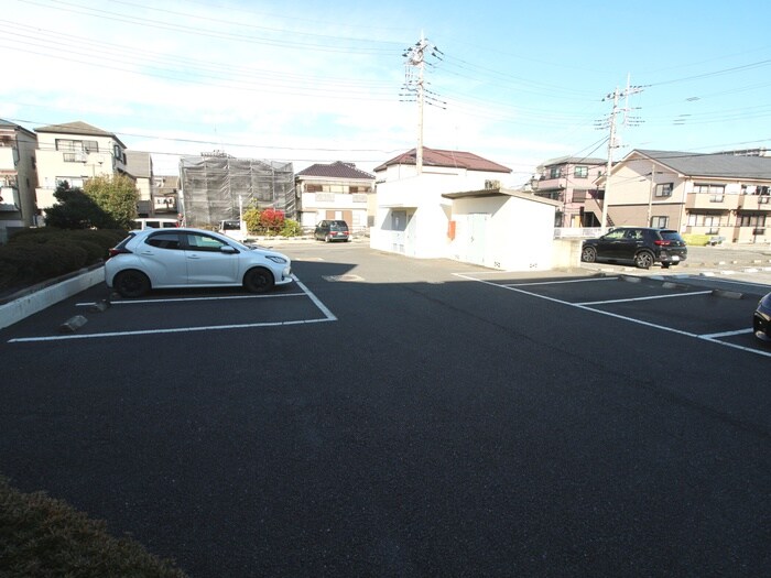 物件外観写真4　(駐車場)