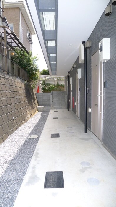 物件外観写真6　(エントランス部分)