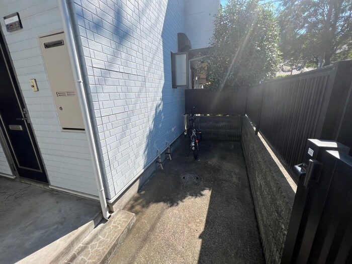 物件外観写真5　(駐輪場)