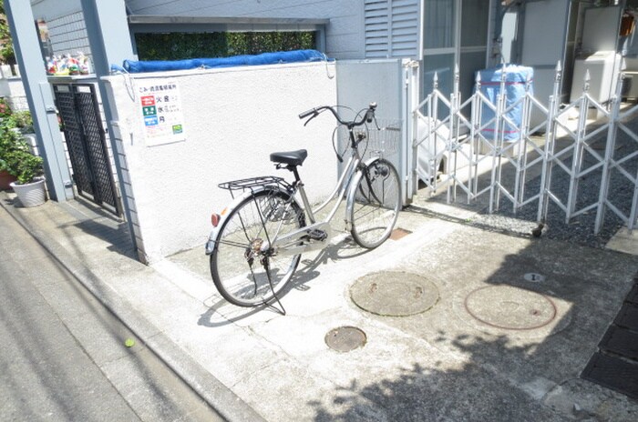 物件外観写真5　(駐輪場)