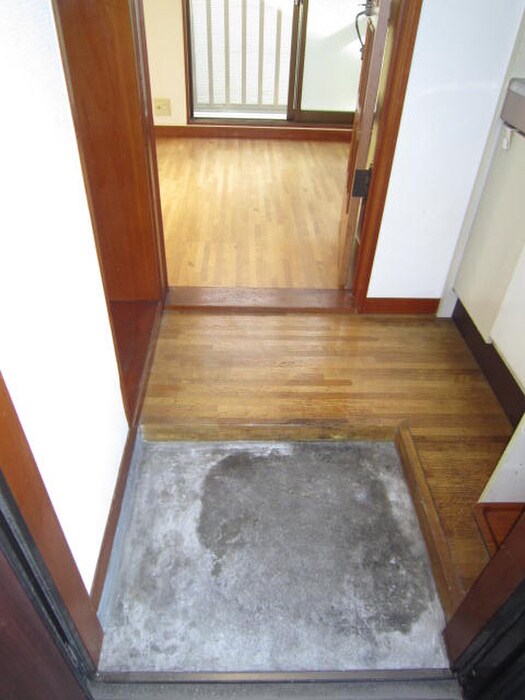 物件内観写真13　(玄関)