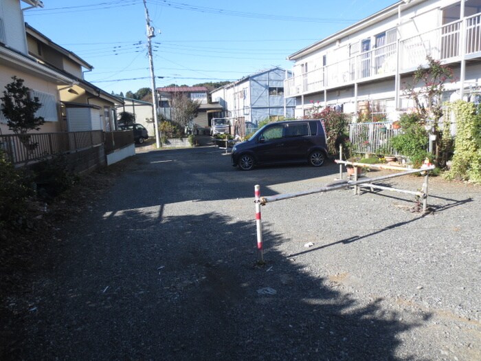 物件外観写真5　(駐車場)
