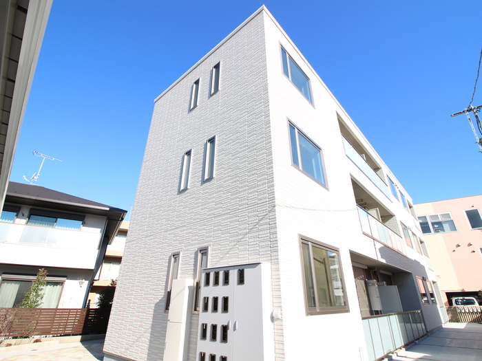 MAISON ARMOISE（ﾒｿﾞﾝｱﾙﾓｱｰｽﾞ）