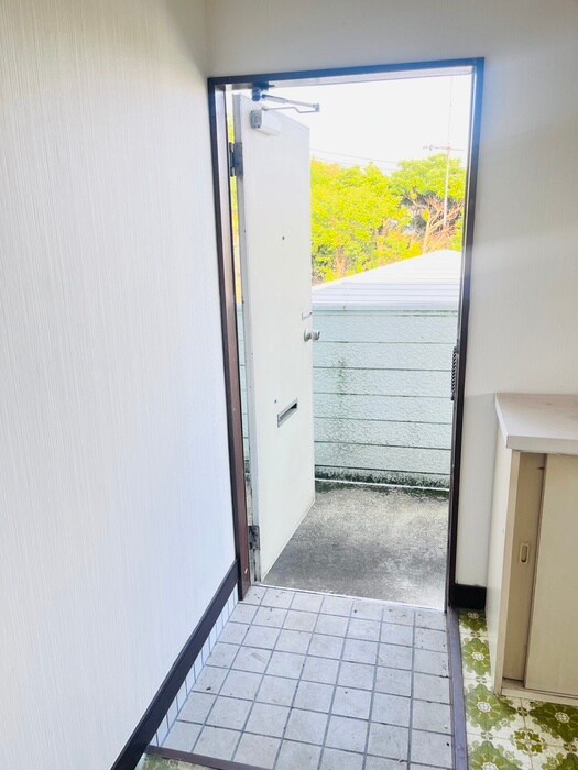 物件内観写真17　(玄関)