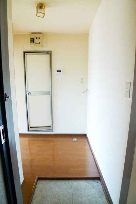 物件内観写真12　(玄関)