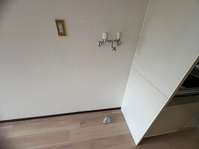 物件内観写真18　(洗濯機置場)