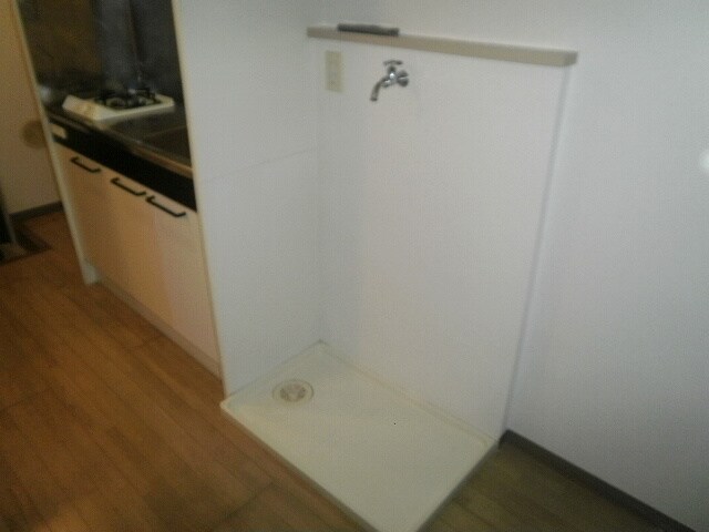 物件内観写真10　(洗濯機置場)