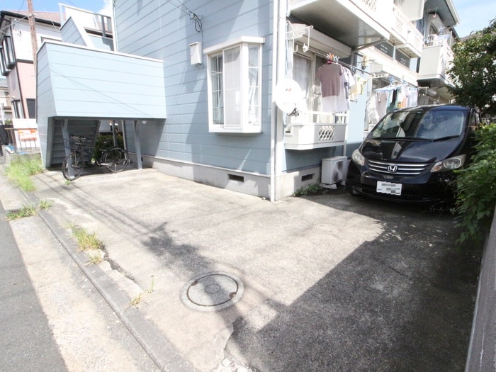 物件外観写真2　(駐車場)