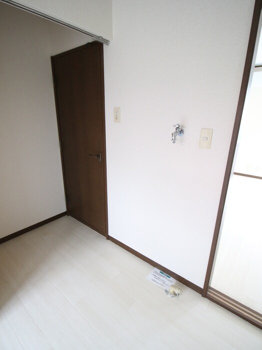 物件内観写真13　(洗濯機置場)