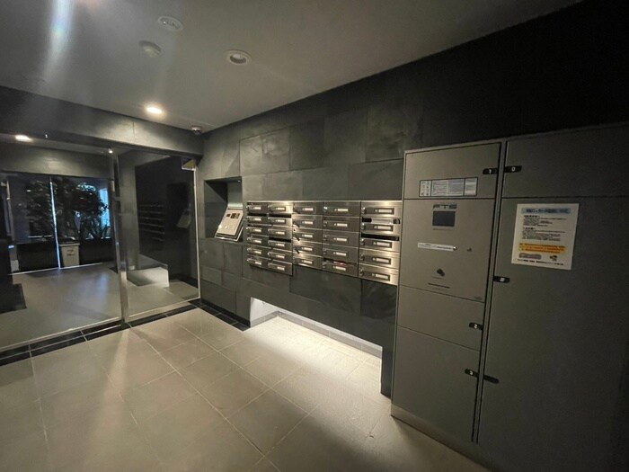 物件外観写真3　(エントランス部分)