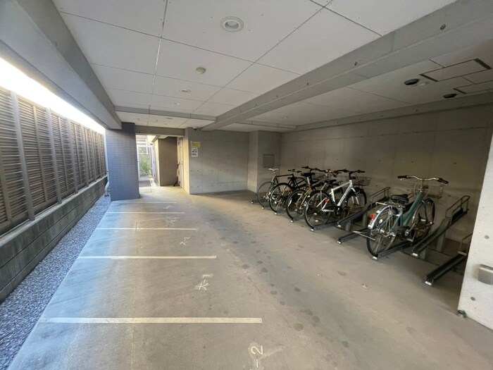 物件外観写真4　(駐輪場)