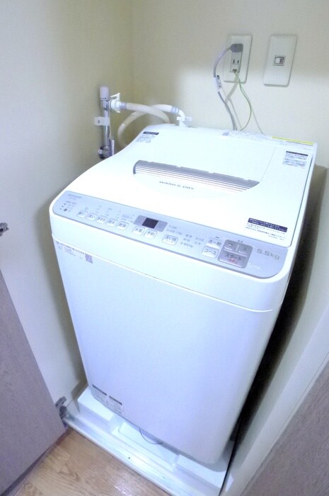 物件内観写真14　(洗濯機置場)