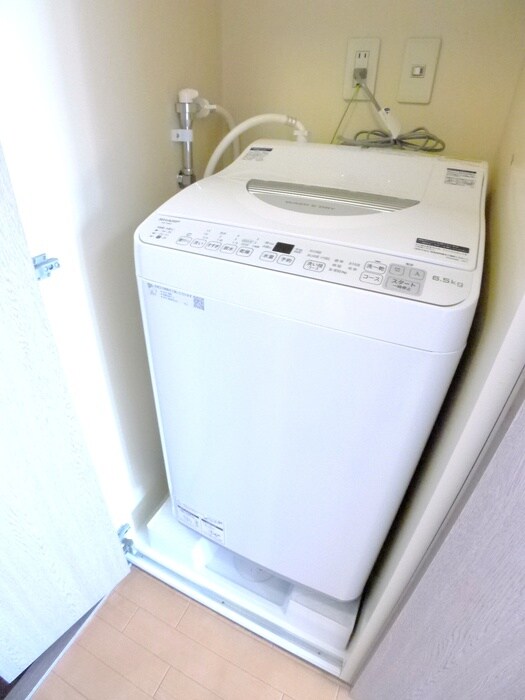 物件内観写真14　(洗濯機置場)