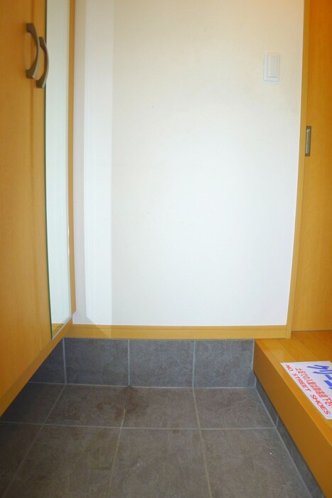 物件内観写真7　(玄関)