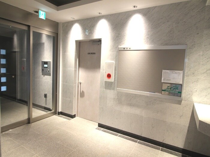 物件外観写真4　(エントランス部分)