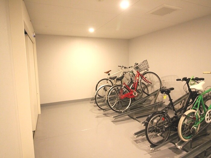 物件外観写真5　(駐輪場)