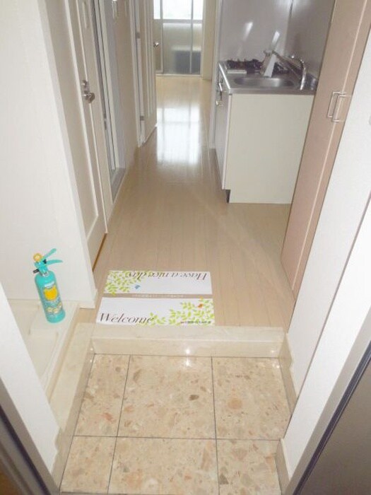 物件内観写真11　(玄関)