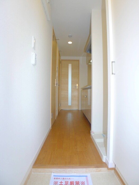 物件内観写真2　(玄関)