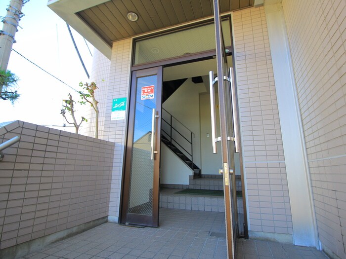 物件外観写真6　(エントランス部分)