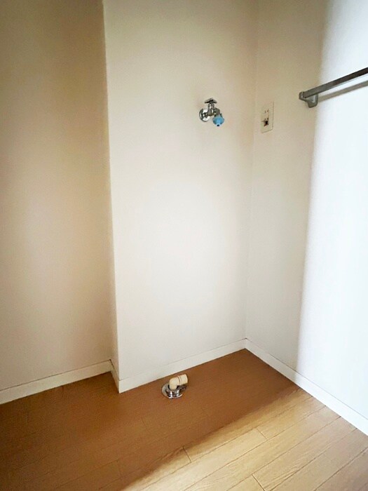 物件内観写真10　(洗濯機置場)