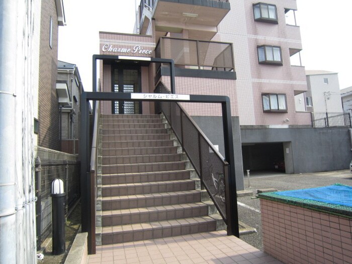 物件外観写真3　(エントランス部分)