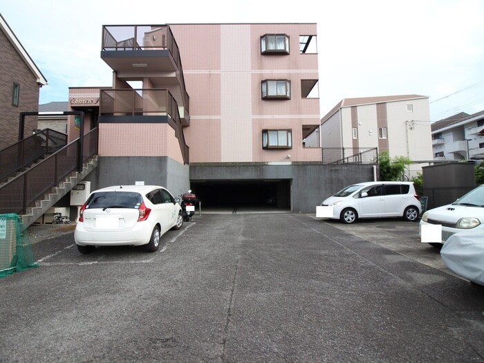 物件外観写真6　(駐車場)